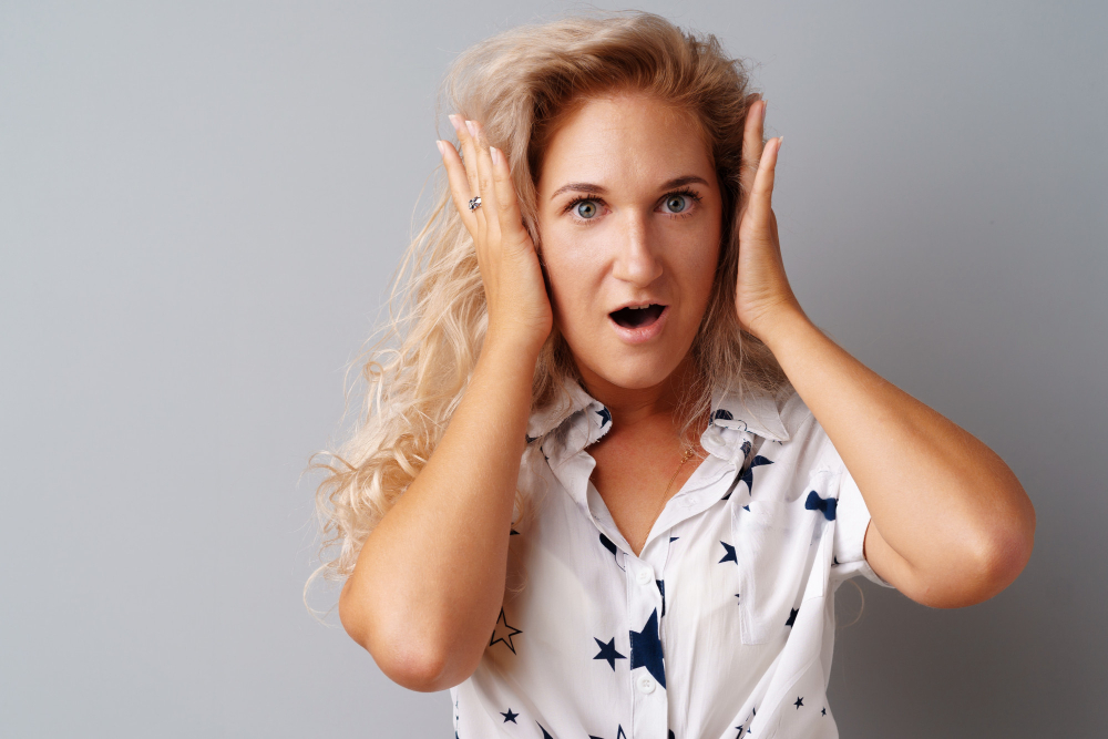 Cum să îți îngrijești părul alb sau grizonat