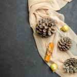 Decorul de Crăciun în tonuri neutre și accente aurii