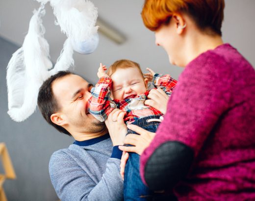 Ce înseamnă când visezi un bebeluș? Noi începuturi și inocență