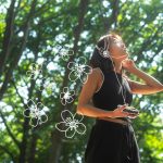 Interacțiunea cu natura în cadrul plimbărilor mindfulness