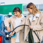 Beneficiile unui vehicul electric pentru reducerea costurilor de combustibil