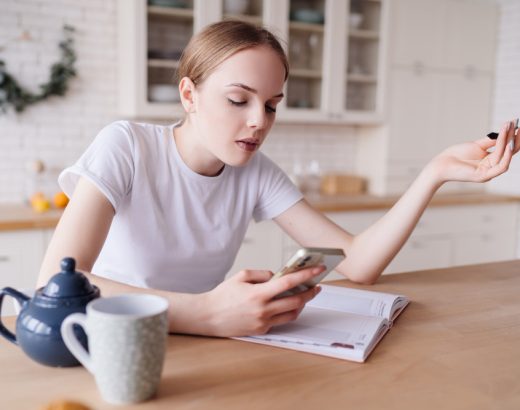 Cum îți cureți feed-ul ca să vezi mai puțin zgomot și mai multă valoare