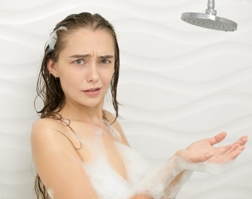 Pielea care se înroșește după duș poate reacționa la temperatură, frecare sau produse nepotrivite