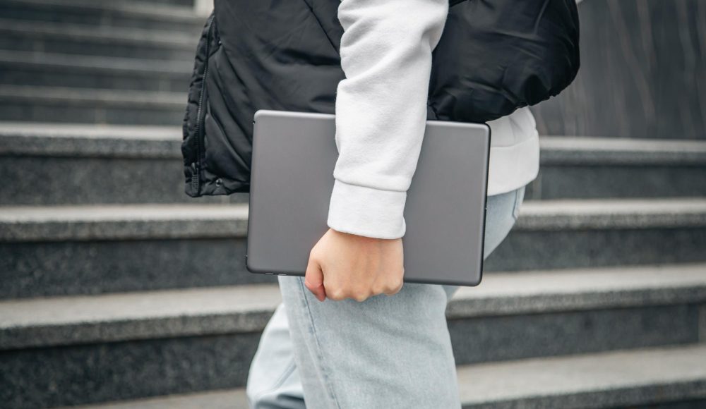 Cum să alegi o geantă pentru laptop care nu pare exclusiv tehnică