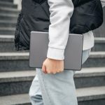 Cum să alegi o geantă pentru laptop care nu pare exclusiv tehnică