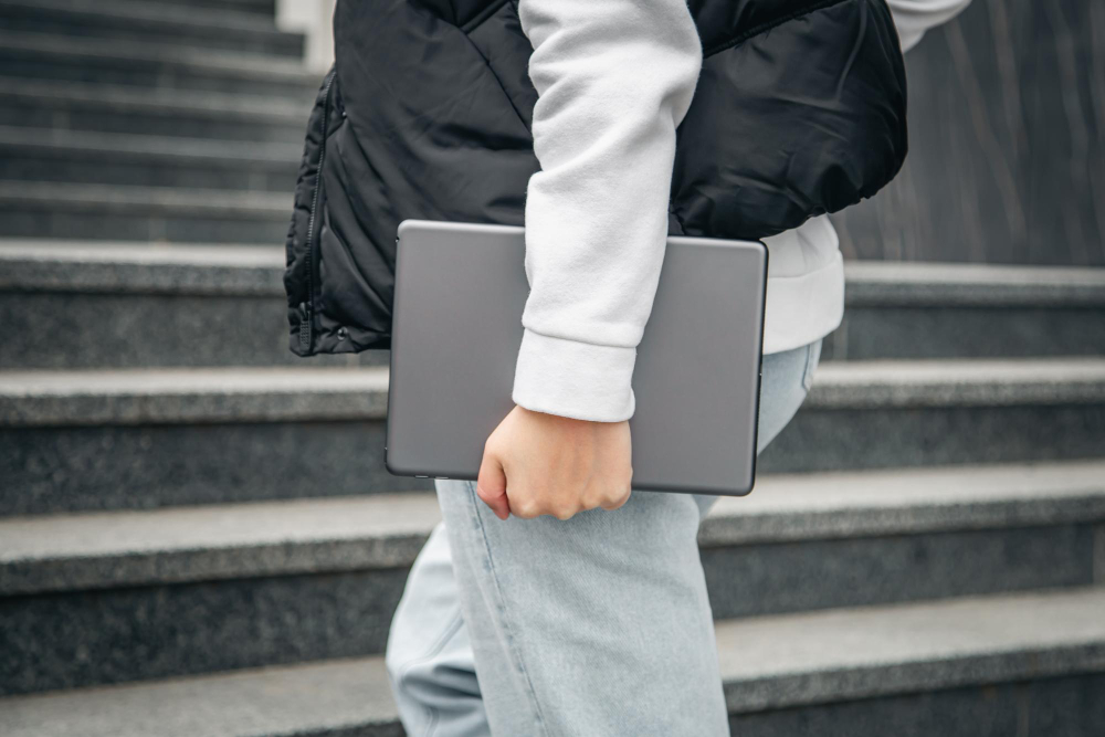 Cum să alegi o geantă pentru laptop care nu pare exclusiv tehnică