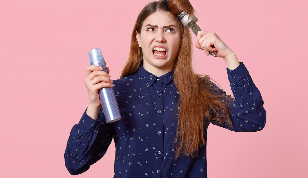 Spray-ul de fixare poate uni straturile fără să prelungească mereu rezistența