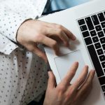 Microcopy-ul digital: de ce un singur mesaj poate reduce erorile utilizatorilor
