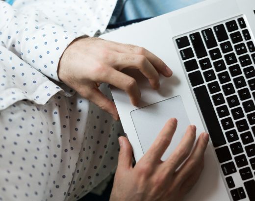 Microcopy-ul digital: de ce un singur mesaj poate reduce erorile utilizatorilor
