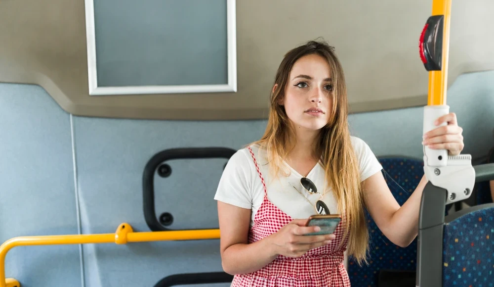 Transportul public local: De ce merită înțeles înainte de prima zi de explorare