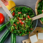 Rucola: nutrienți și idei de folosire dincolo de salata obișnuită